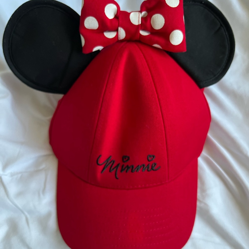 Disney Minnie Mouse hat with ears & Red and White polka dot bow!! 💝🎀💝